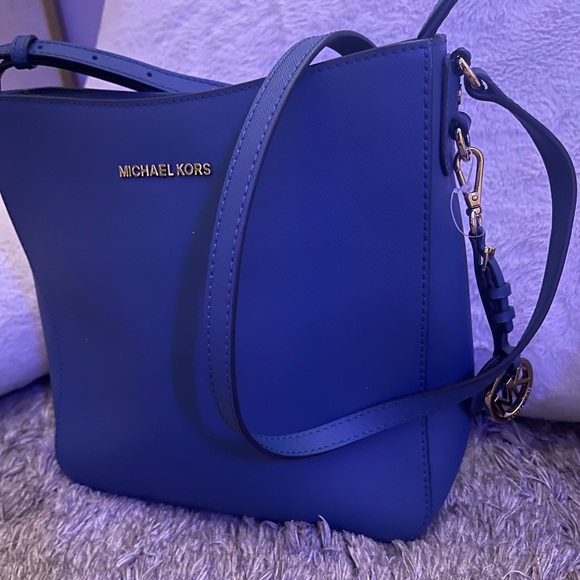 Blue crossbody Michael kors purse - Picture 2 of 2